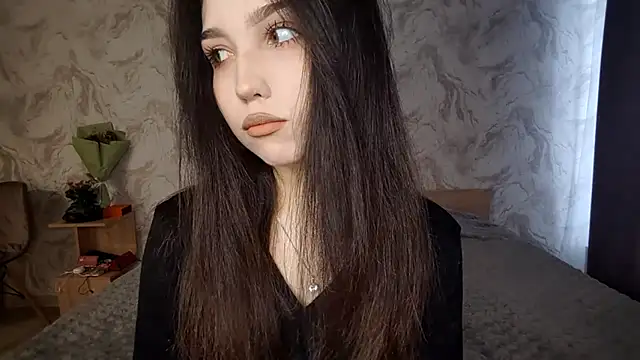 Qwami Amie online show from April 21, 6:31 am