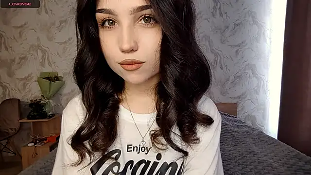 Qwami Amie online show from April 22, 6:49 am