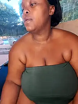 ChoklitBerryXX online show from April 10, 5:01 am