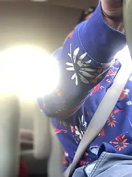 Snapshot of Ldnick69 chatting on February 17, 12:29 am Ldnick69 online show from February 17, 12:29 am