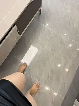 qwe522522 online show from April 24, 3:42 am