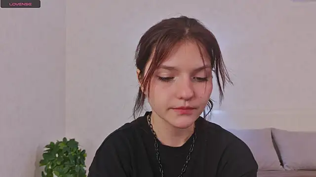 NyraVesperis online show from April 22, 6:49 am