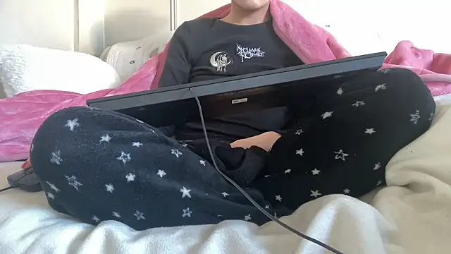 ijustturned18today online show from February 14, 9:39 am