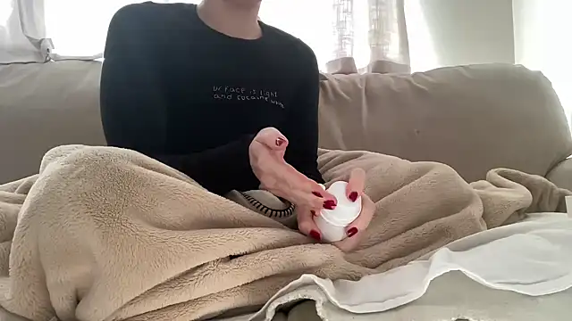 ijustturned18today online show from April 20, 9:01 am