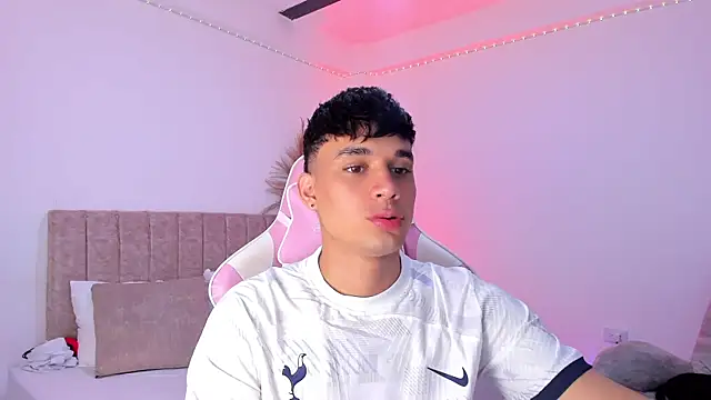 Snapshot of Michael_Jordan_zz chatting on July 29, 9:29 am Michael Jordan zz online show from July 29, 9:29 am