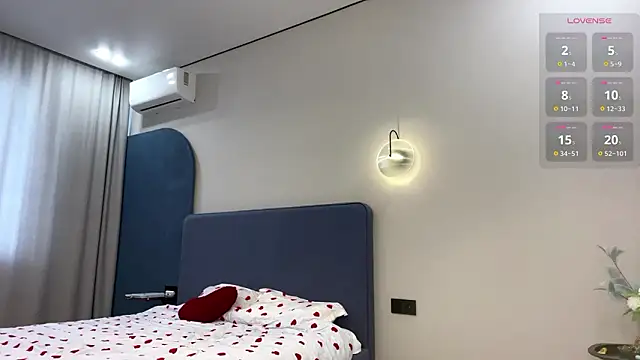 SepiahLune online show from February 26, 8:13 am