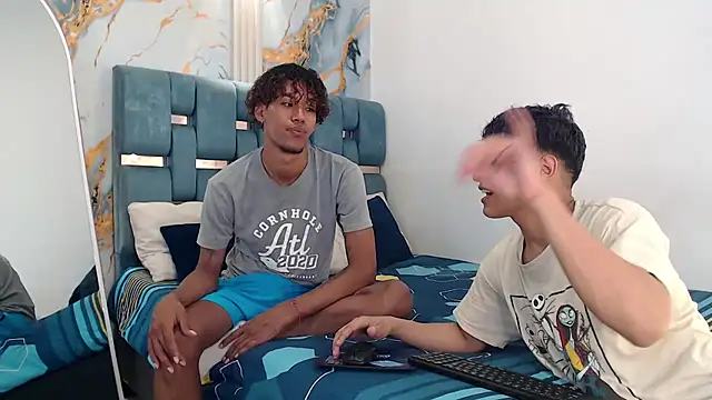 YOUNG GUYS1 online show from February 10, 1:21 am