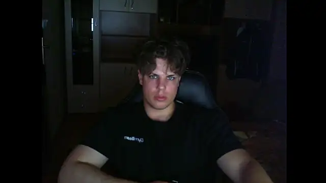 GymGuy0505 online show from June 2, 9:39 pm
