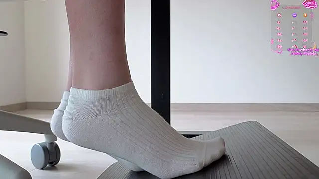 Feetbeth online show from April 15, 4:25 pm