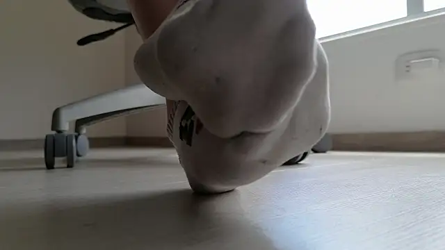 Feetbeth online show from April 22, 6:31 pm