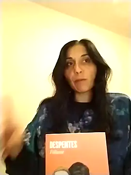 Snapshot of DommeVioleta chatting on December 18, 6:30 am DommeVioleta online show from December 18, 6:30 am