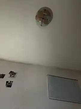 kingNQueen1211 online show from December 19, 2:40 am