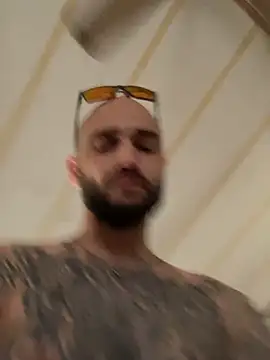 kingNQueen1211 online show from April 22, 9:27 pm