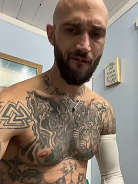 kingNQueen1211 online show from April 25, 9:12 am