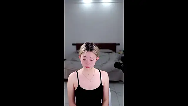 Snapshot of dali83 chatting on December 14, 8:20 am dali83 online show from December 14, 8:20 am