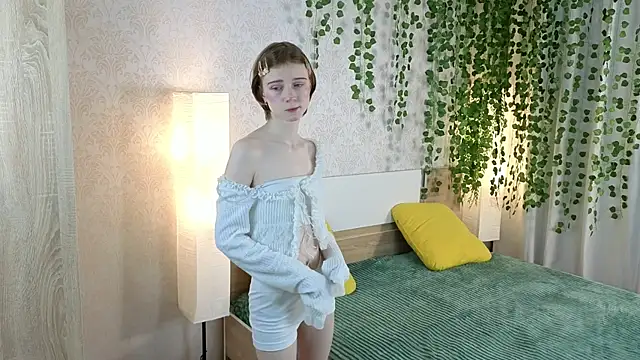 Snapshot of ViollaBloom chatting on December 14, 1:55 am ViollaBloom online show from December 14, 1:55 am