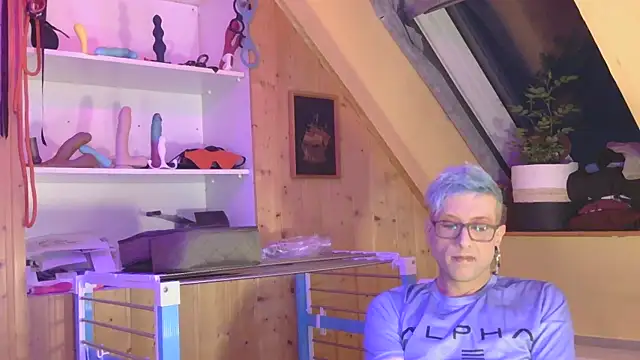 AskAveryAnything online show from April 26, 2:42 am