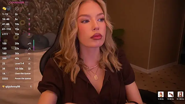 Snapshot of MollyyMayy chatting on May 25, 1:55 am MollyyMayy online show from May 25, 1:55 am