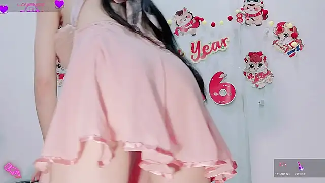 Snapshot of mia_eeeee chatting on March 30, 1:56 pm mia eeeee online show from March 30, 1:56 pm