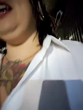 Divine Pouvoir online show from April 2, 11:35 pm