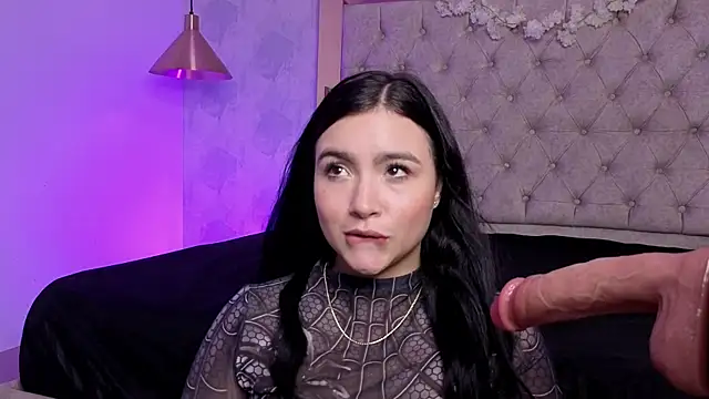 kylie river online show from April 19, 6:10 pm