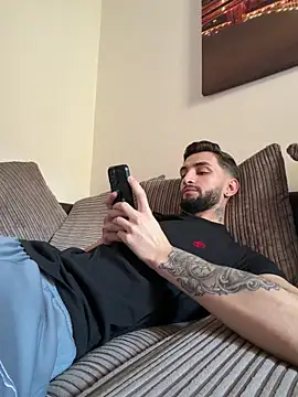 Juliann69Ramiro online show from January 17, 2:11 pm