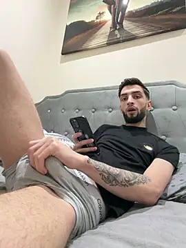 Juliann69Ramiro online show from February 17, 9:43 pm