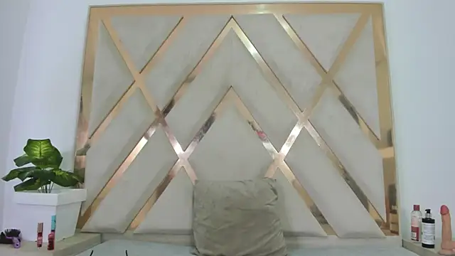 Selenaasm online show from April 22, 9:05 pm