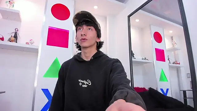 Snapshot of Cody_Bloom chatting on December 18, 4:07 am Cody Bloom online show from December 18, 4:07 am