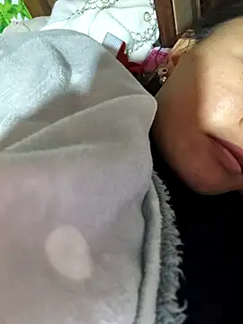 Snapshot of maykimloc chatting on December 14, 3:39 pm maykimloc online show from December 14, 3:39 pm