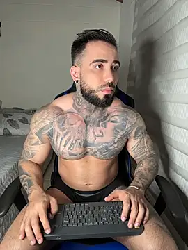 Snapshot of josemanufit chatting on May 5, 5:37 am josemanufit online show from May 5, 5:37 am