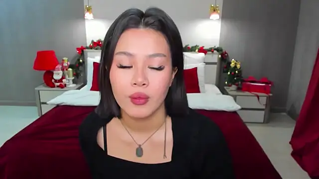 Snapshot of Brunette_Charm chatting on December 14, 6:23 pm Brunette Charm online show from December 14, 6:23 pm