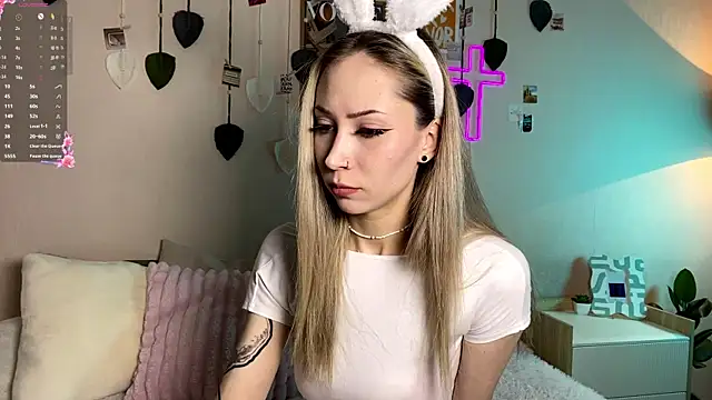 Snapshot of sun_under_skyy chatting on May 2, 3:44 am sun under skyy online show from May 2, 3:44 am