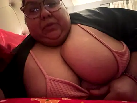 Sexybbwqueen online show from December 18, 10:32 am