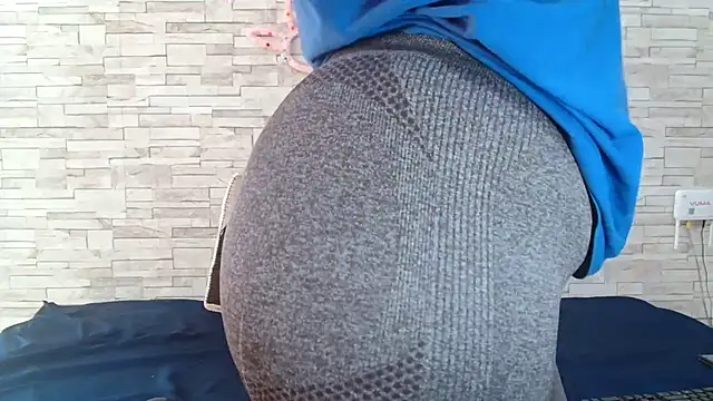 Yellowmellow01 online show from April 14, 12:55 pm