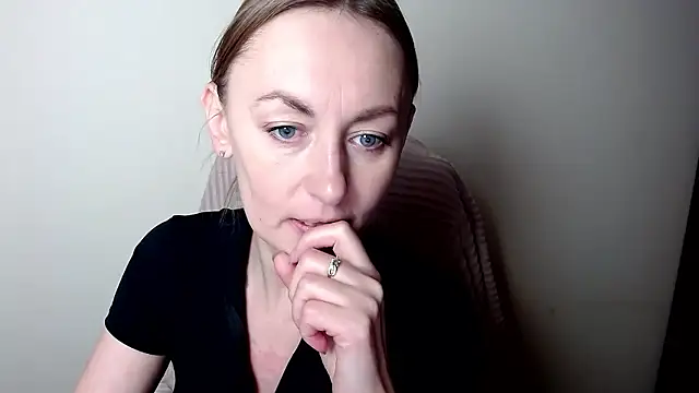 LiaSeass  online show from January 16, 1:04 pm