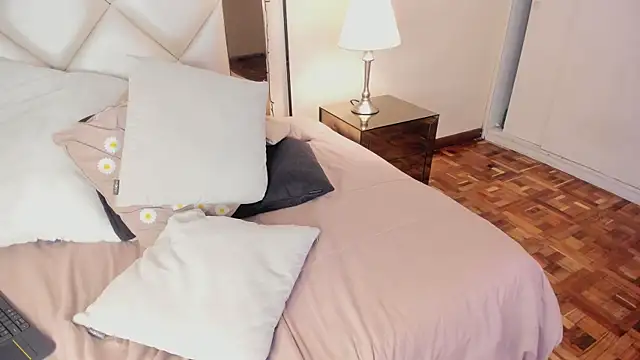 LizzCarter  online show from January 5, 5:27 pm