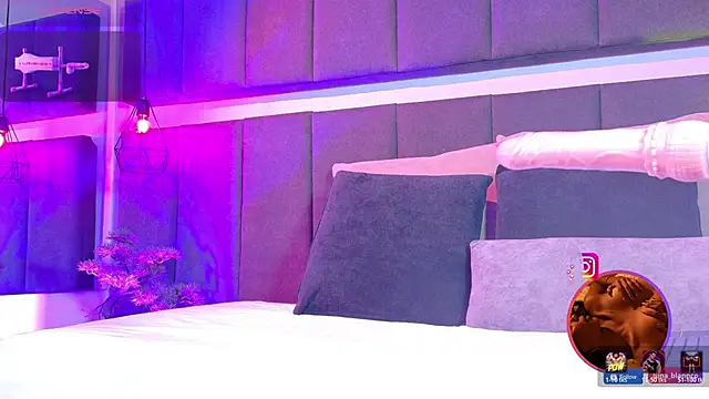 luna blannco online show from March 24, 2:55 pm