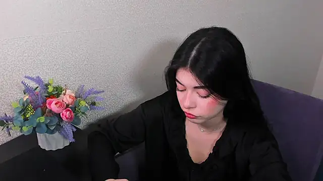 Snapshot of LisaColee chatting on May 2, 7:02 am LisaColee online show from May 2, 7:02 am