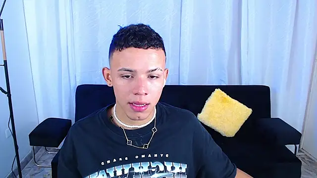 Snapshot of Jakee_18 chatting on December 15, 1:26 pm Jakee 18 online show from December 15, 1:26 pm