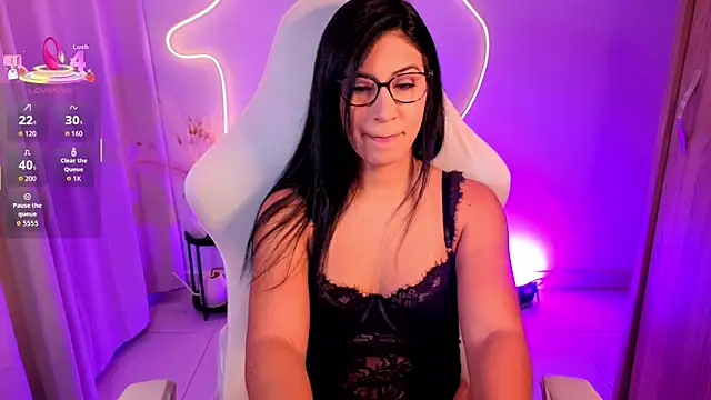 chloebum  online show from April 2, 10:57 am