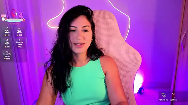 chloebum  online show from April 13, 11:05 am