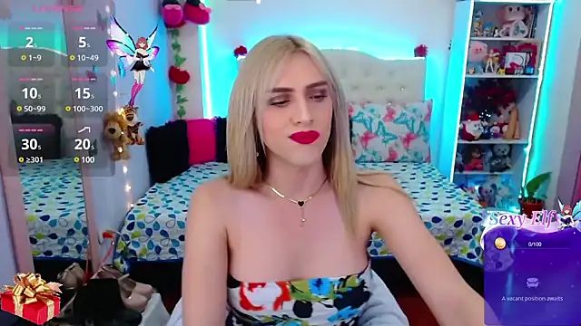 Snapshot of golden_girl01 chatting on December 9, 11:45 pm golden girl01 online show from December 9, 11:45 pm