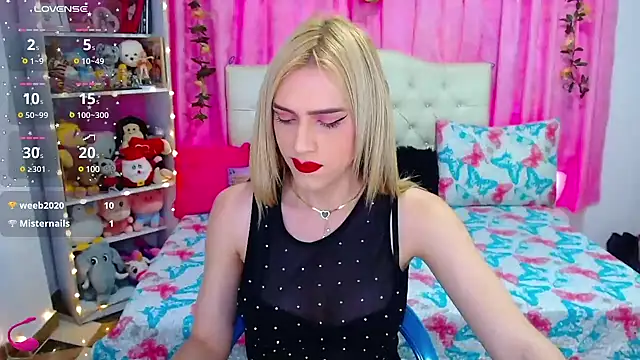 Snapshot of golden_girl01 chatting on January 15, 8:58 pm golden girl01 online show from January 15, 8:58 pm