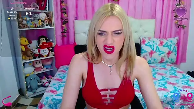 Snapshot of golden_girl01 chatting on February 4, 10:24 pm golden girl01 online show from February 4, 10:24 pm