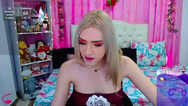 Snapshot of golden_girl01 chatting on February 7, 6:24 pm golden girl01 online show from February 7, 6:24 pm