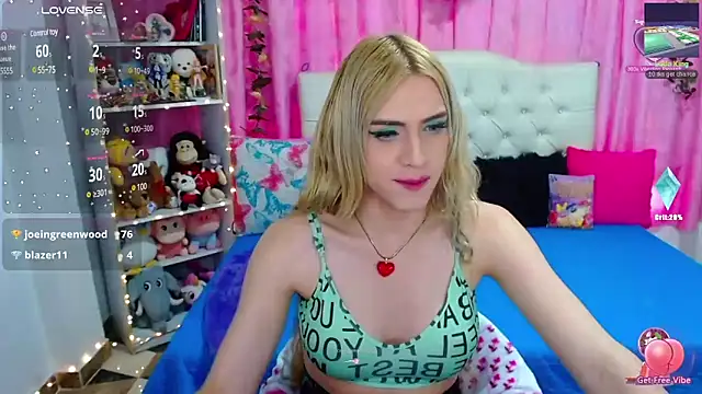 Snapshot of golden_girl01 chatting on March 15, 9:16 pm golden girl01 online show from March 15, 9:16 pm