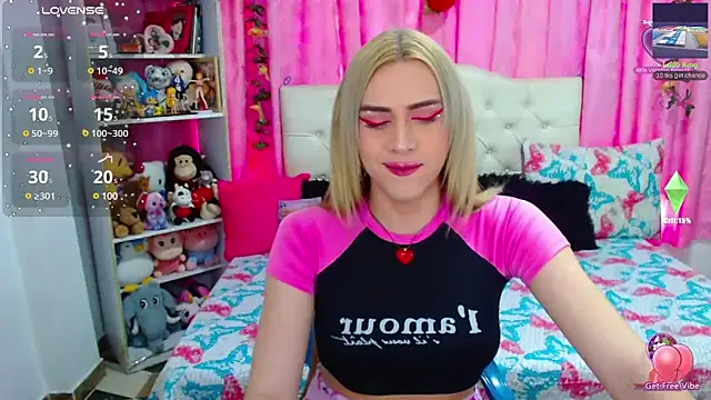 Snapshot of golden_girl01 chatting on March 21, 8:18 pm golden girl01 online show from March 21, 8:18 pm