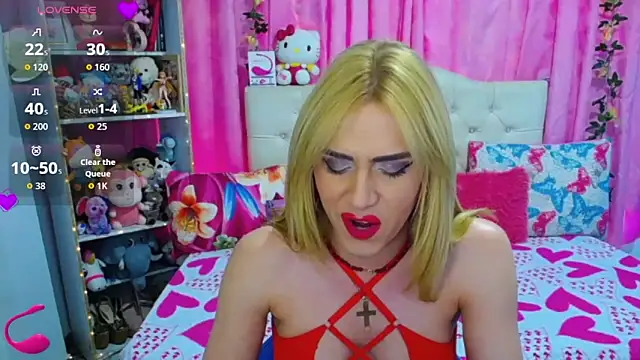 Snapshot of golden_girl01 chatting on September 21, 7:26 pm golden girl01 online show from September 21, 7:26 pm