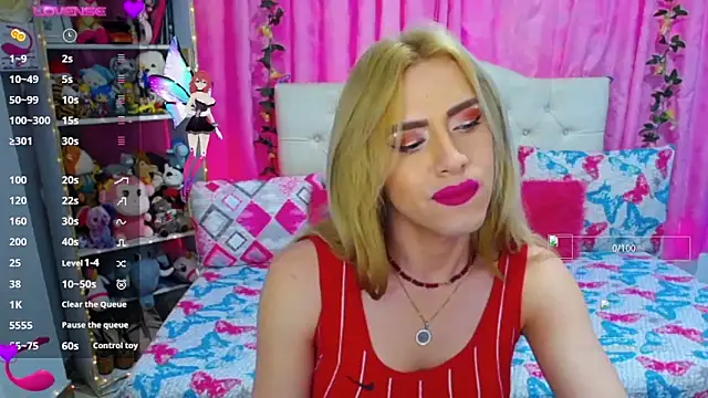 Snapshot of golden_girl01 chatting on October 7, 7:44 pm golden girl01 online show from October 7, 7:44 pm